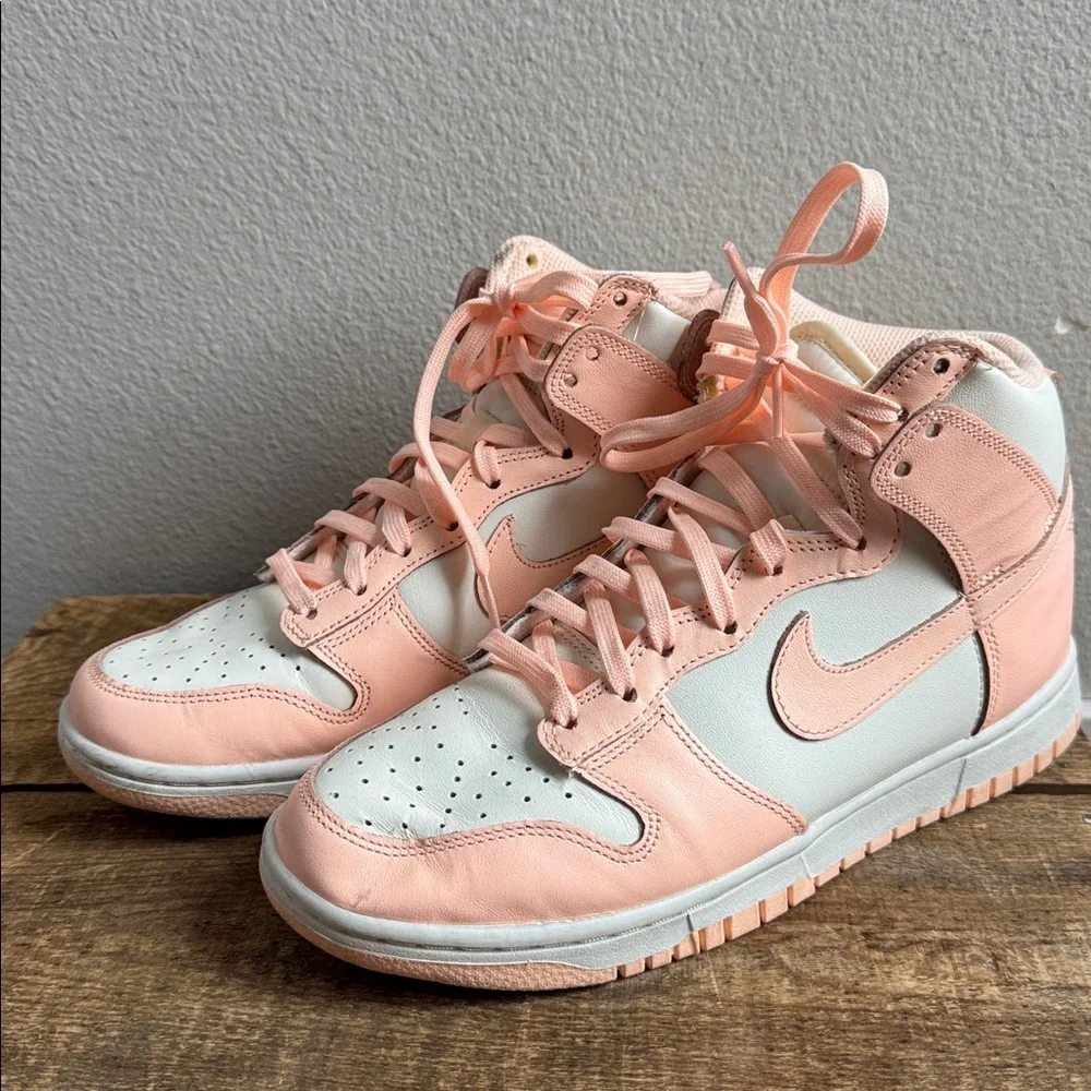 2021 Nike Wmns Dunk High 'Crimson Tint' Lace Up Sneakers size 8 - Picture 4 of 7